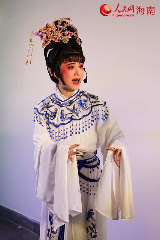 正月十五，在海口瓊山區(qū)上演“瓊劇鬧新春”活動。 人民網(wǎng)記者 孟凡盛攝 