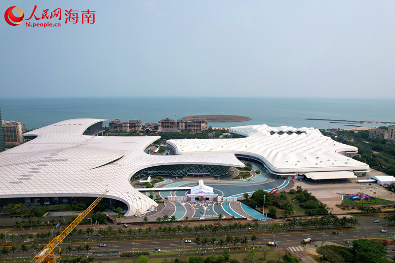航拍第四屆消博會(huì)主會(huì)場(chǎng)海南國(guó)際會(huì)展中心。 人民網(wǎng)記者 孟凡盛攝