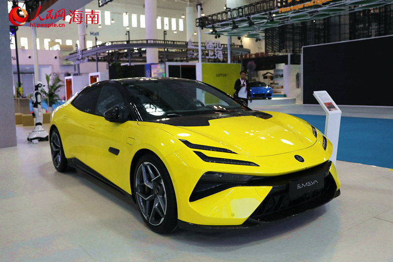 第四屆中國國際消費(fèi)品博覽會展出的汽車類展品。 人民網(wǎng)記者 孟凡盛攝