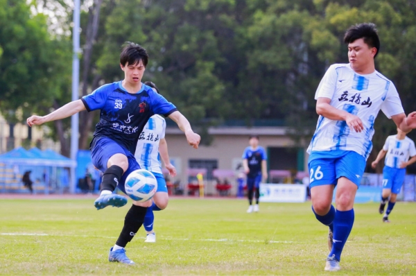24支球隊角逐五指山市第二屆“老州府杯”足球賽。主辦方供圖