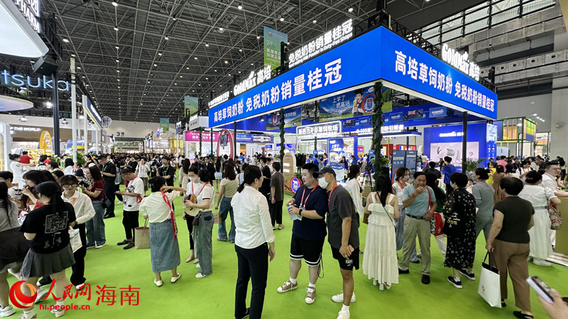 消博會(huì)內(nèi)人氣火爆。人民網(wǎng)記者 符武平攝