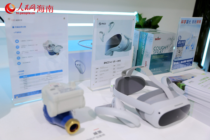 “活力新秀英 數(shù)字復(fù)興城”主題展館展出的產(chǎn)品。 人民網(wǎng)記者 孟凡盛攝