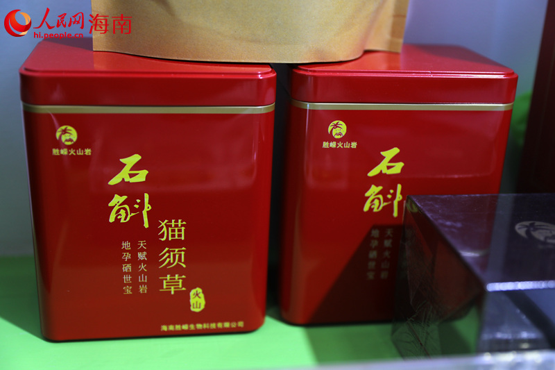 “活力新秀英 數(shù)字復(fù)興城”主題展館展出的石斛產(chǎn)品。 人民網(wǎng)記者 孟凡盛攝