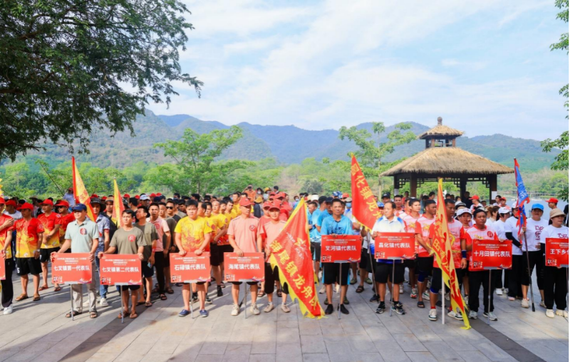 2、來自昌江8個鄉(xiāng)鎮(zhèn)的9支龍舟代表隊參賽  昌江旅文局供圖