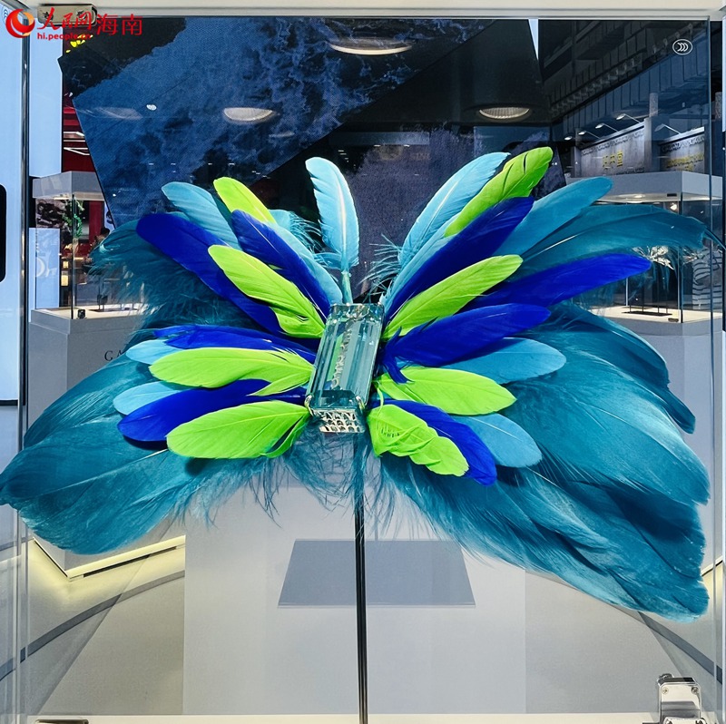 璀璨珠寶展品《飛羽》。人民網(wǎng) 符小葉攝