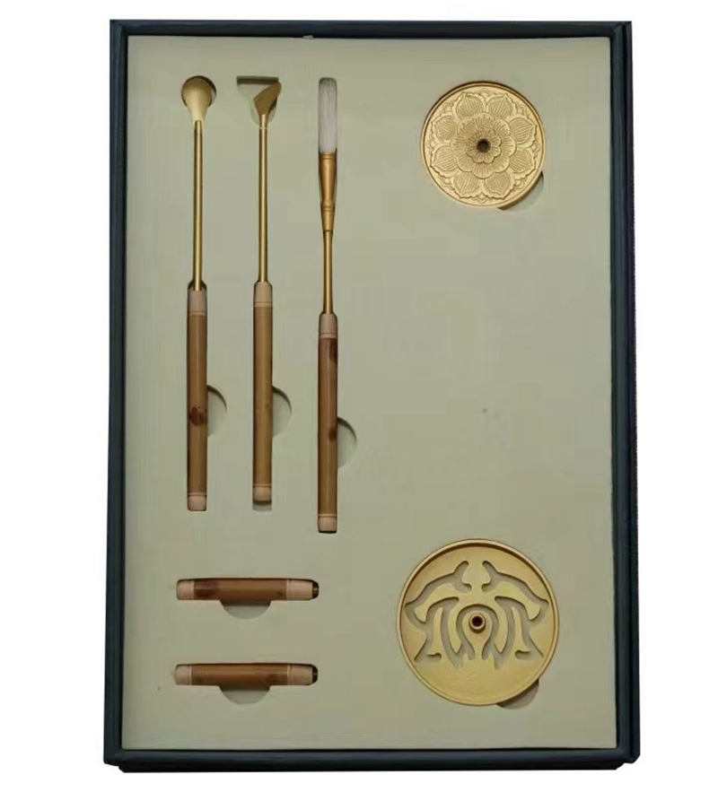 海南國貨潮品館展示的非遺文創(chuàng)產(chǎn)品。海南省旅文廳供圖