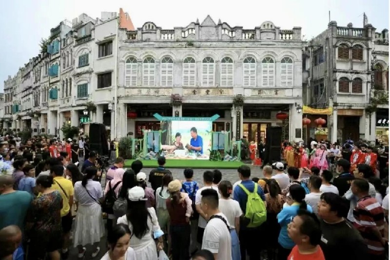 2024年第十五屆海南（定安）端午美食文化季?？谡逛N會現(xiàn)場。  主辦方供圖