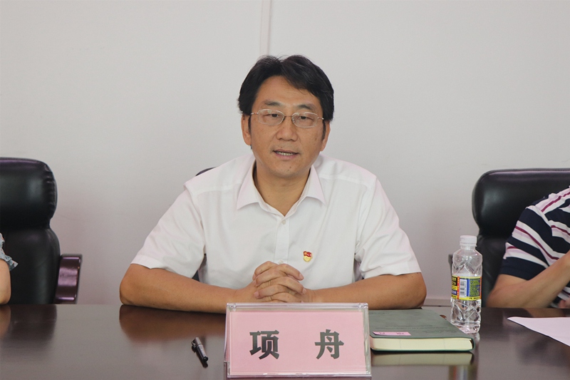 三亞市人民醫(yī)院院長項舟主持博士后流動站相關(guān)活動。三亞市人民醫(yī)院供圖