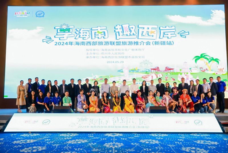 與會(huì)嘉賓共同互動(dòng)儋州調(diào)聲。主辦方供圖
