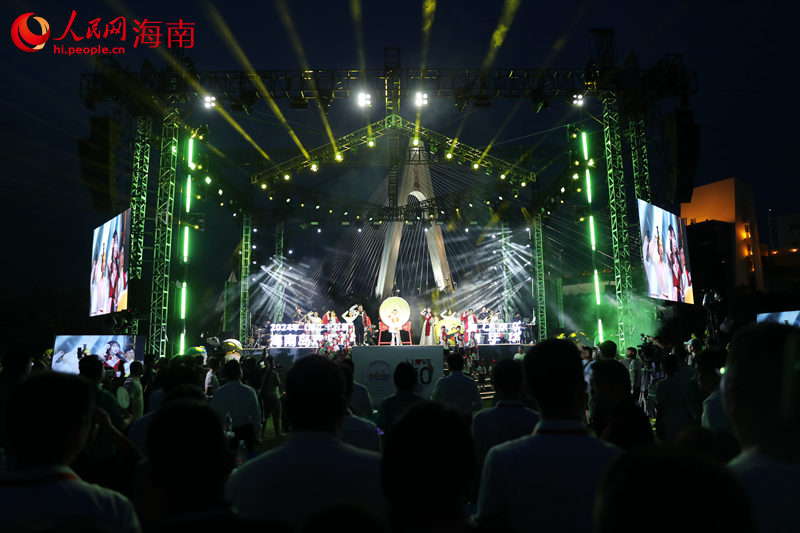 歡樂(lè)節(jié)開(kāi)幕式現(xiàn)場(chǎng)。 人民網(wǎng)記者 孟凡盛攝