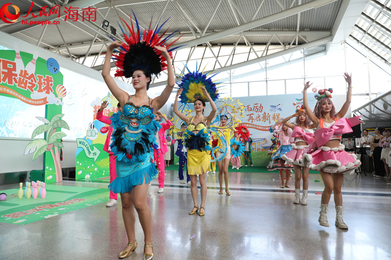舞蹈《多巴胺快閃》閃亮登場(chǎng)。人民網(wǎng)記者 毛雷攝