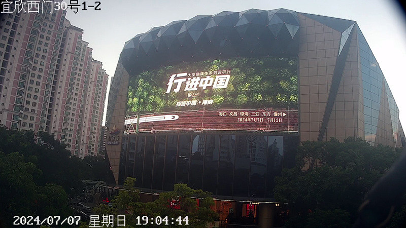 “行進(jìn)中國”亮相?？诖笮蜕虡I(yè)廣場(chǎng)。 