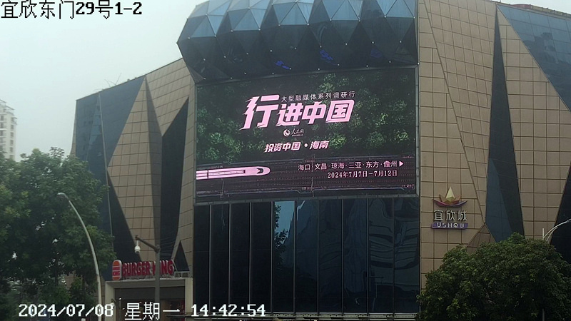 “行進(jìn)中國”亮相?？诖笮蜕虡I(yè)廣場。 