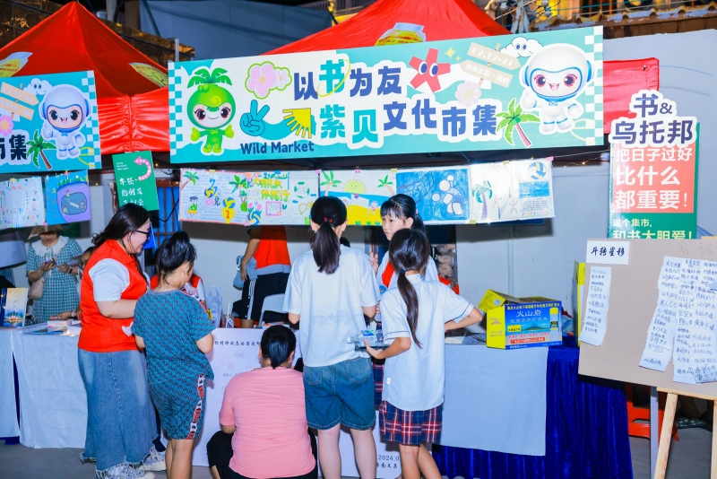 現(xiàn)場(chǎng)各類(lèi)文化市集吸引眾多市民游客打卡。主辦方供圖