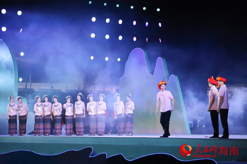黎苗歌曲男女對唱。人民網(wǎng)記者 牛良玉攝
