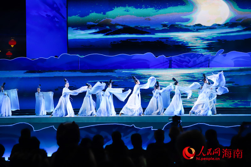 曼妙舞姿盡顯國風(fēng)雅韻。人民網(wǎng)記者 牛良玉攝