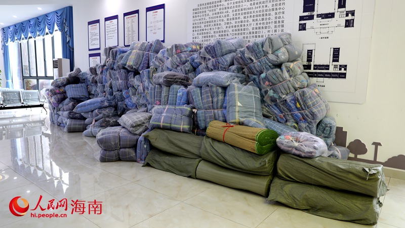 在安置點里備用的被子。人民網(wǎng)記者 符武平攝