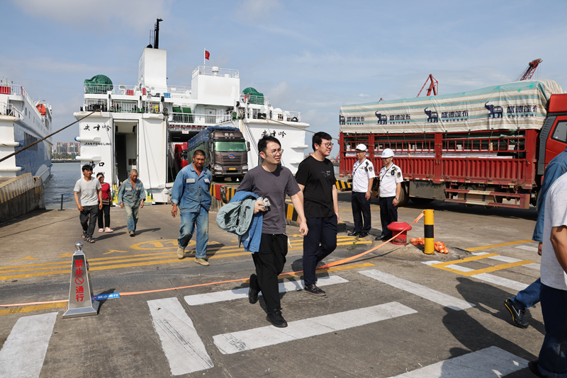 瓊州海峽復(fù)航后客滾船抵達(dá)港口。海南海事局供圖