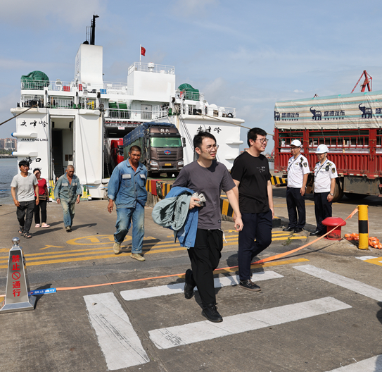 “摩羯”過境后 海南海事部門全力助力涉水企業(yè)復(fù)航復(fù)工