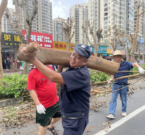 今天，城市大掃除繼續(xù)進(jìn)行！