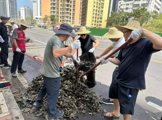 金宇街道清掃工作現(xiàn)場(chǎng)（?？谑惺芯C合行政執(zhí)法局供圖）