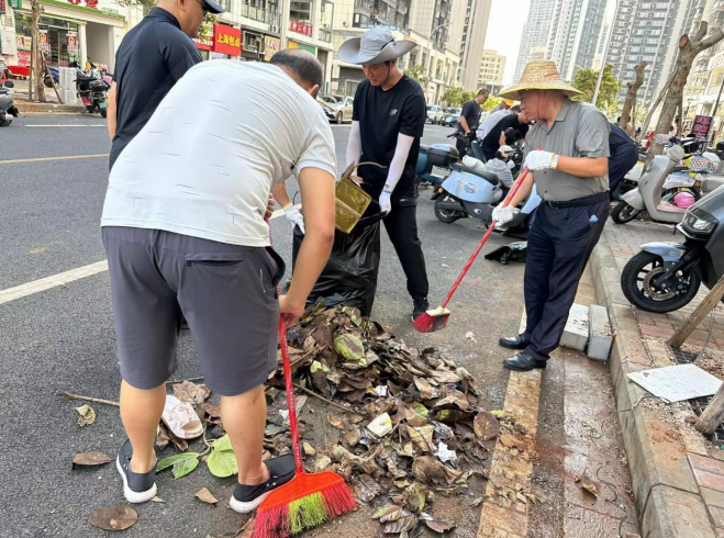 金宇街道清掃工作現(xiàn)場(chǎng)（?？谑惺芯C合行政執(zhí)法局供圖）