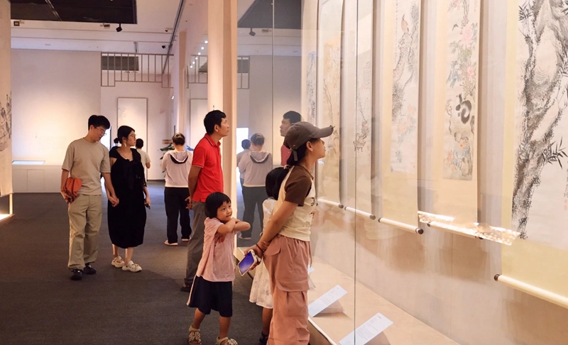 “盡攜書畫到天涯——慶祝中華人民共和國(guó)成立75周年書畫特展”。