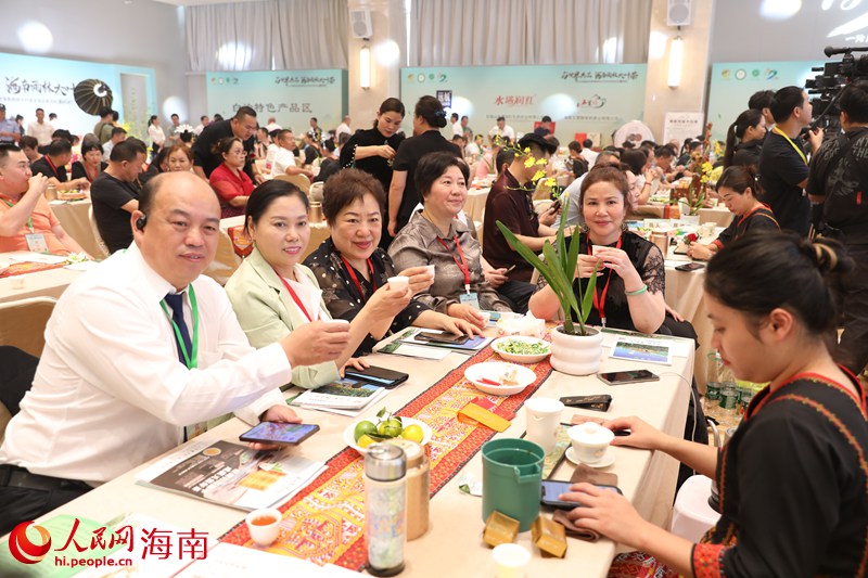 來自全國各地的客商參加品鑒會招商會。人民網(wǎng)記者 符武平攝