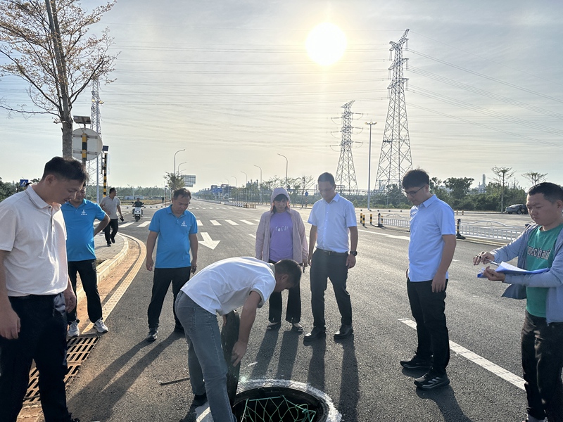 竣工驗收現(xiàn)場。陸進炳攝