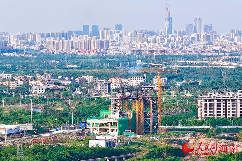 環(huán)島首發(fā)驛站項(xiàng)目主體結(jié)構(gòu)封頂。人民網(wǎng)記者 牛良玉攝