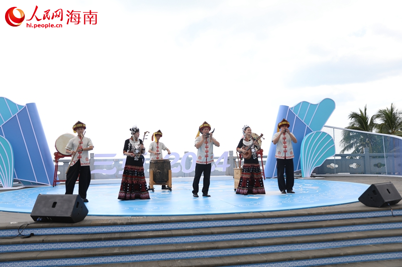 海南八音樂器表演。 人民網(wǎng)記者 孟凡盛攝