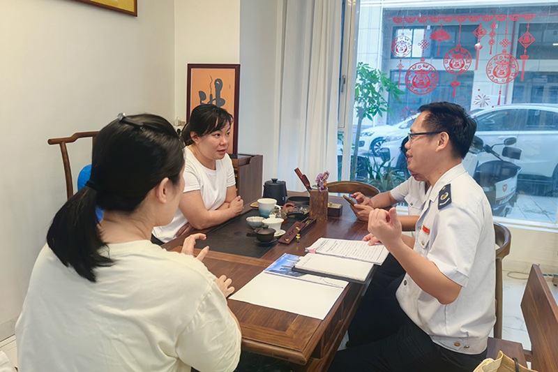 海南各地稅務(wù)部門開展“中小企業(yè)服務(wù)月”活動(dòng)