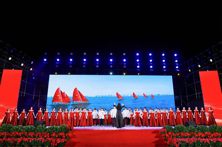 海南熱帶海洋學院舉行建校70周年文藝晚會晚會現(xiàn)場。海南熱帶海洋學院供圖