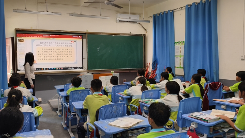 提升師資力量，學(xué)生接受到高質(zhì)量的教育。符澤民攝