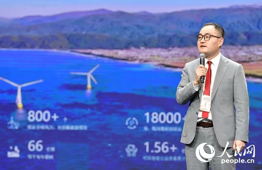  明陽集團(tuán)海南區(qū)域首席代表王占舉在論壇上做分享 。