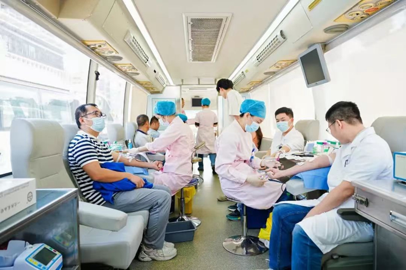 2025年海南省無償獻(xiàn)血宣傳月活動(dòng)現(xiàn)場(chǎng)。三亞市衛(wèi)生健康委員會(huì)供圖