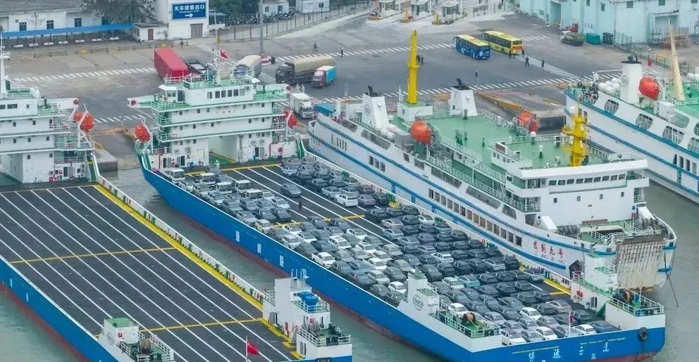 瓊州海峽新能源車輛專用船舶“上崗”。海峽股份供圖