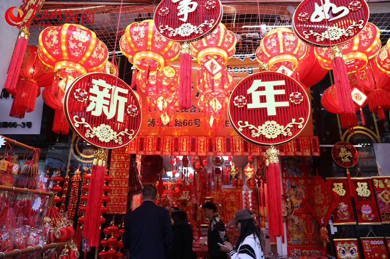 騎樓老街處處洋溢新年的氛圍。人民網(wǎng)記者 符武平攝