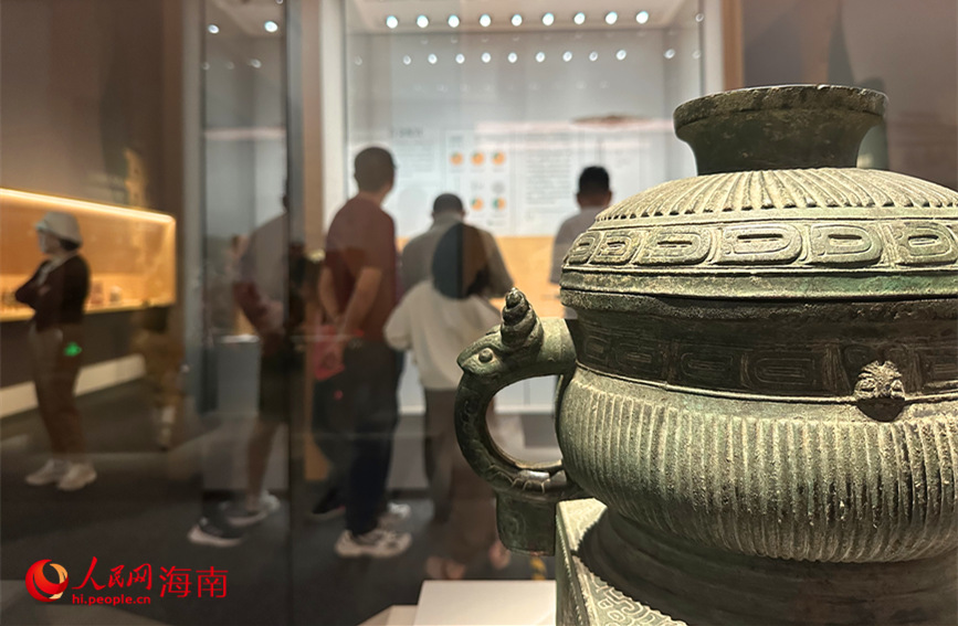 海南省博物館迎來(lái)參觀(guān)潮。人民網(wǎng) 劉楊攝