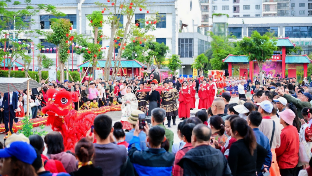 海瑞文化公園的古風(fēng)巡游。?？诼梦木止﹫D