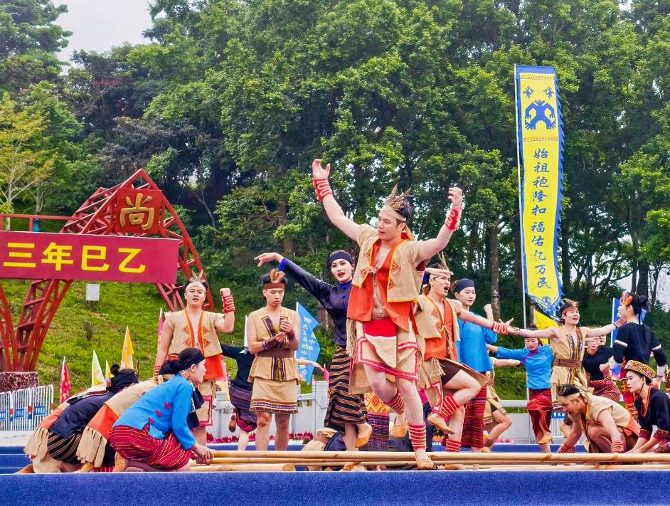 2025年“三月三”祭祀袍隆扣活動(dòng)在五指山市舉行