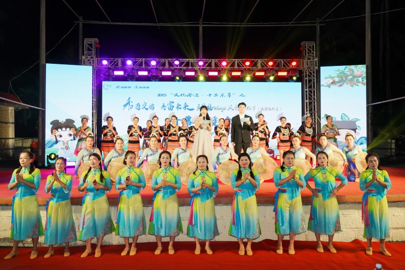 1、文德福Wonderful風(fēng)情文化節(jié)開幕式晚會(huì)在石浮村歡樂上演。.jpg