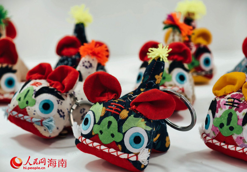 第五屆消博會(huì)山西館對(duì)外展示的布老虎（黎侯虎）產(chǎn)品。人民網(wǎng) 符澤民攝