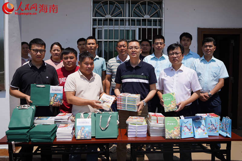 捐贈儀式。 人民網(wǎng)記者 孟凡盛攝.JPG
