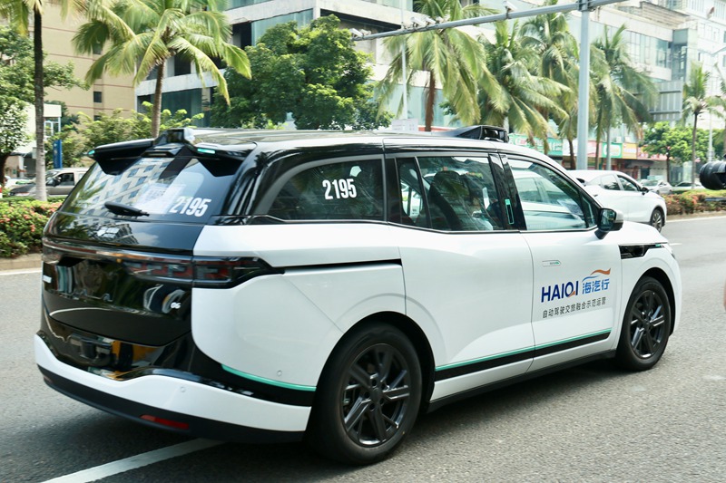 行駛在道路上的自動(dòng)駕駛車(chē)輛。主辦方供圖