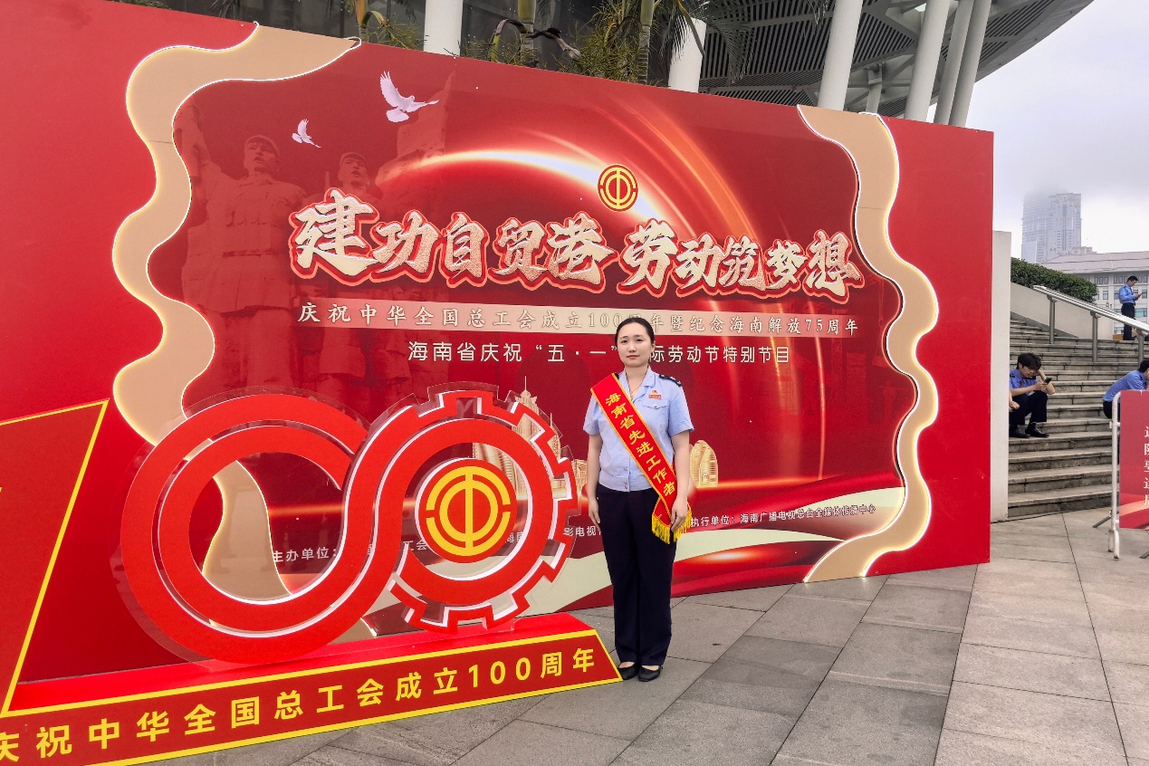 獲得表彰的吳佳蔚。潘瑩攝