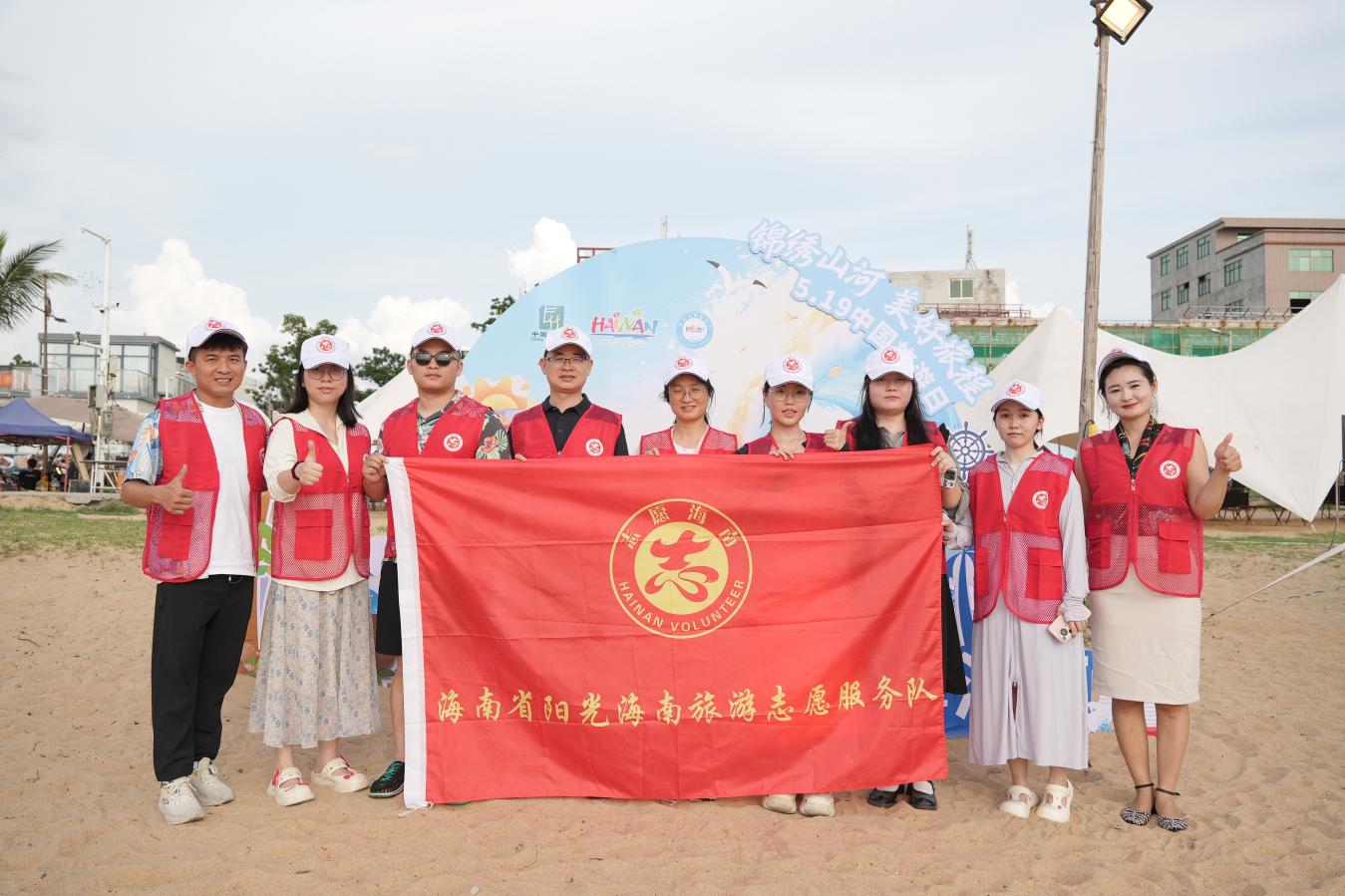 志愿服務(wù)隊(duì)傳播文明旅游理念。主辦方供圖
