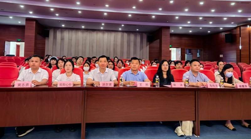 保亭公益慈善宣傳暨“公益海南”海南省第二屆社會組織公益創(chuàng)投大賽（保亭賽區(qū)）舉辦。保亭安欣社會工作服務(wù)中心供圖.jpg