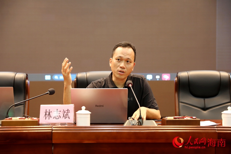 ?？谑协偵絽^(qū)委常委、宣傳部部長(zhǎng)林志斌作總結(jié)發(fā)言。人民網(wǎng)記者 符武平攝