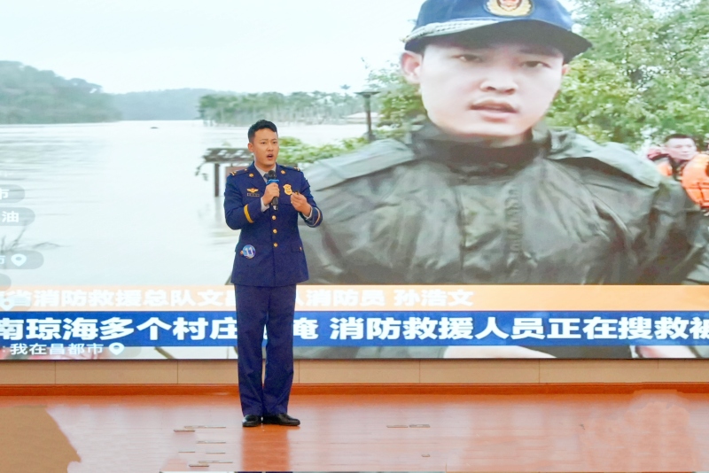 比賽中，選手講解激情飛揚。 主辦方供圖